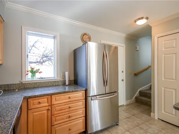 27 Back Cove Estates Rd, Portland, ME 04103