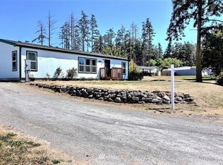 1076 Sidney St, Oak Harbor, WA 98277