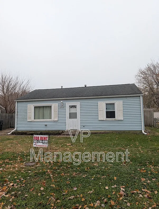 2 bed, 1.0 bath, $1,200 — Photo 1