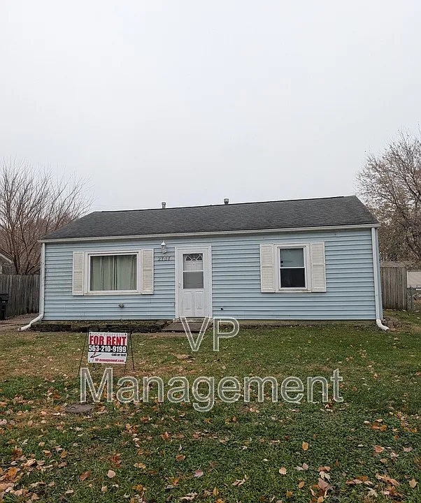 2707 W 69th St