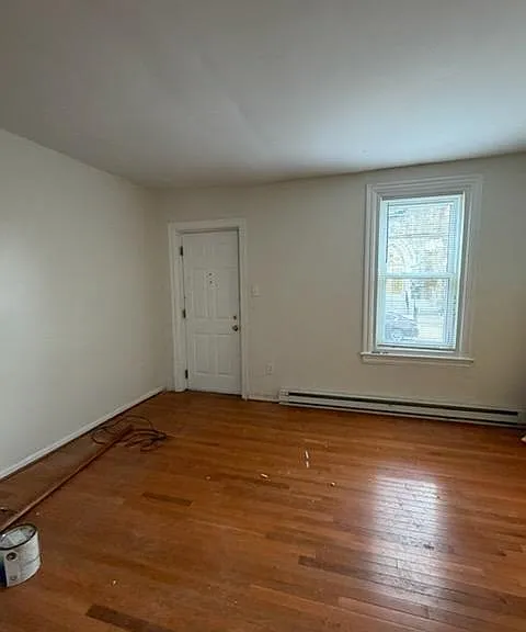 552 Thomas St — Photo 5