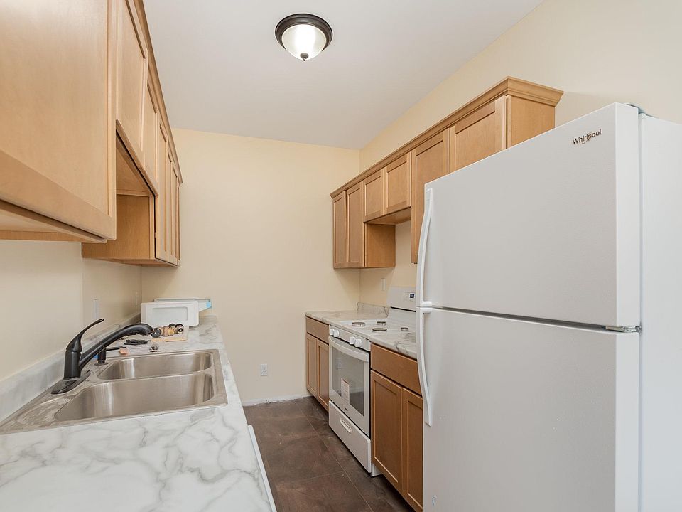 1st image of 145 Chatsworth St S #106