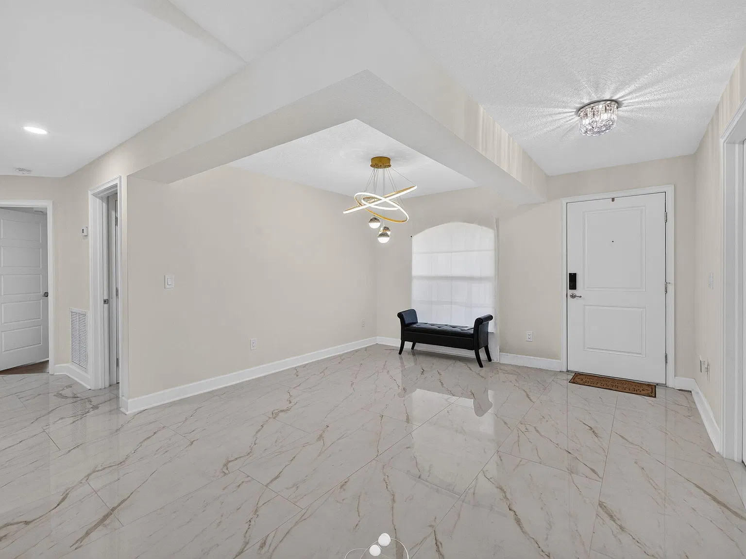 3 bed, 2.0 bath, 2035 sqft, $3,100 — Photo 3