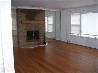 3rd image of 943 Forest Ave