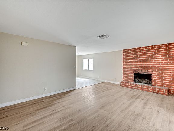 4th image of 2209 Arden St