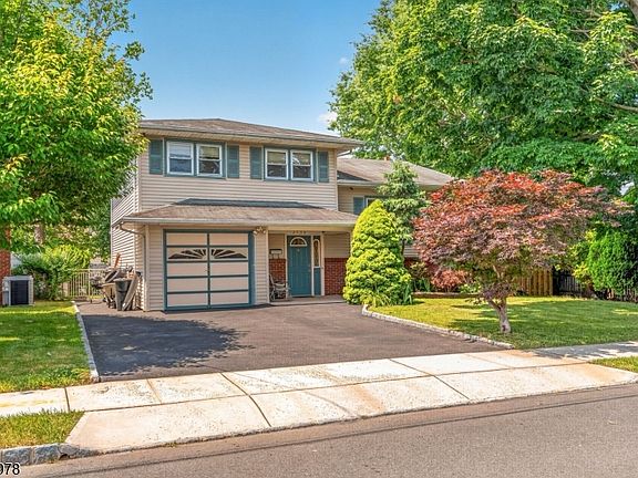 2nd image of 2736 Andrea Rd
