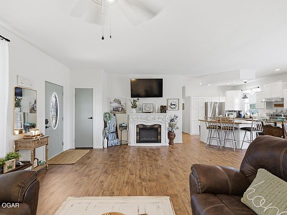 5th image of 1121 Iris Rd
