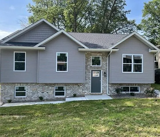 4 bed, 2200 sqft, $2,850 — Photo 1