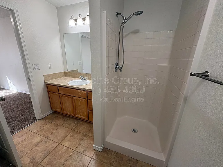 210 NW Connell Ave — Photo 18