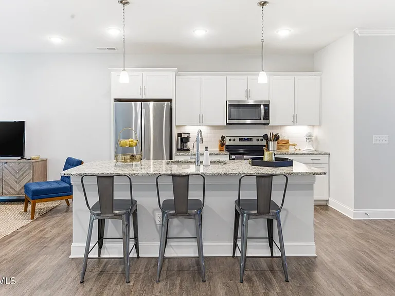 4406 Finch Ln — Photo 8