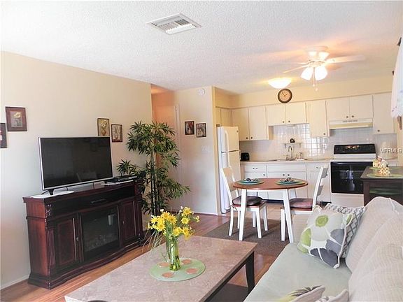 3rd image of 4341 Tahitian Gardens Cir APT E