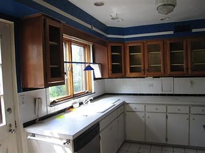 4th image of 815 Garford Ave