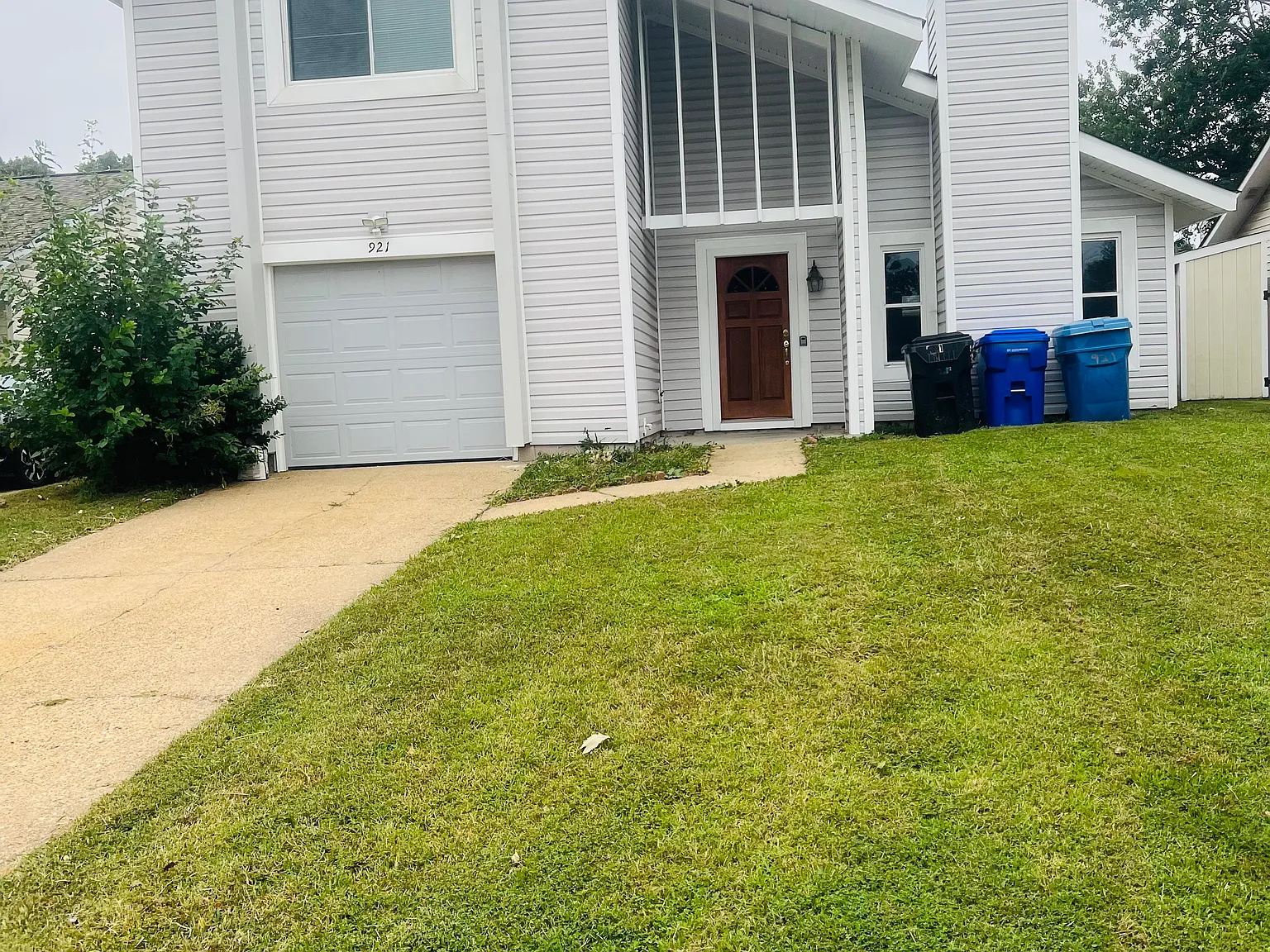 921 Thornhill Pl — Photo 1