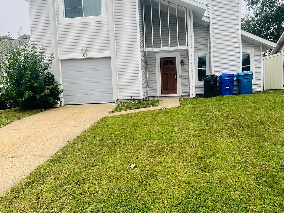 921 Thornhill Pl