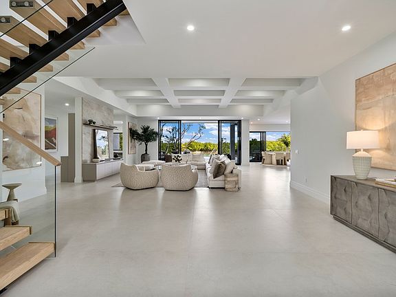 5th image of 43 Cardinal Ln