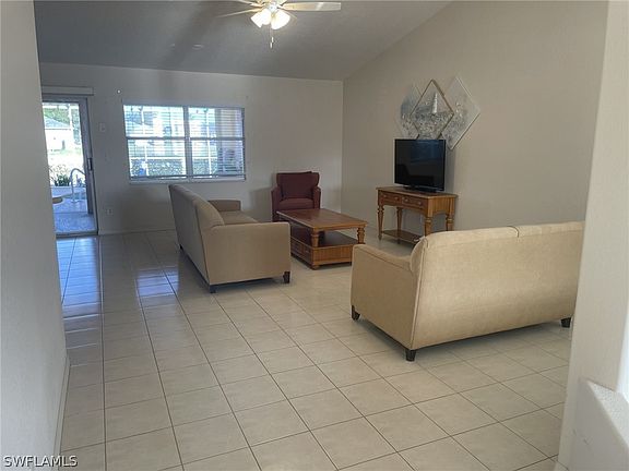 4th image of 428 SE 13th Pl