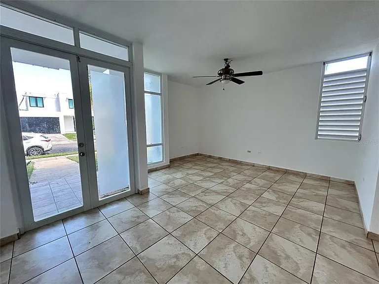 345 Calle Tulipan — Photo 28