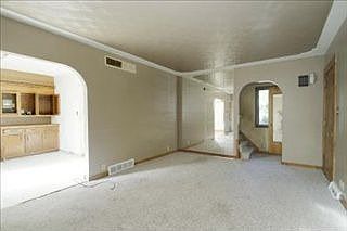 5th image of 285 Burnham St W