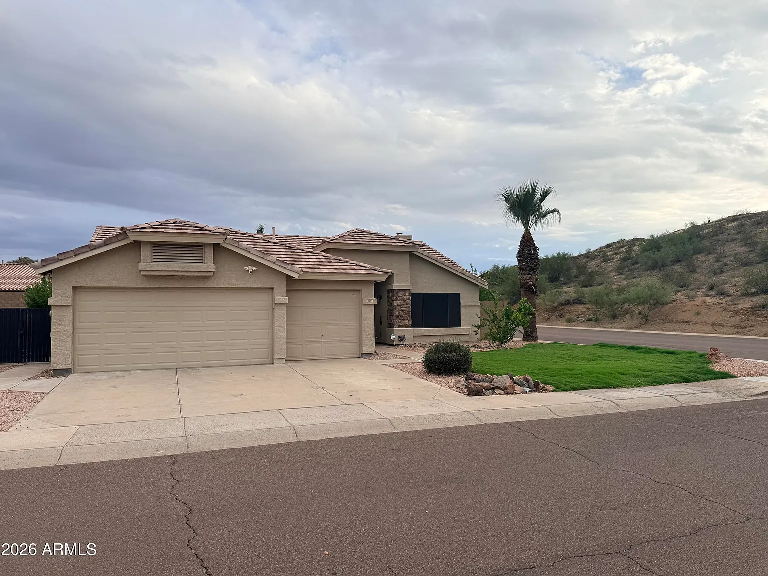 4 bed, 2.0 bath, 1945 sqft, $3,100 — Photo 2