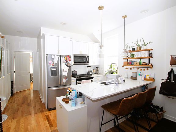 4th image of 959 N 5th St APT 1R