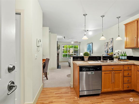 5th image of 410 NE 70th Street #209
