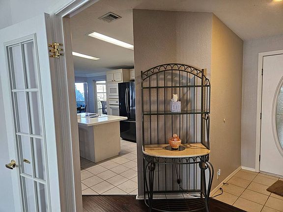 3rd image of 1315 Las Brisas Ln