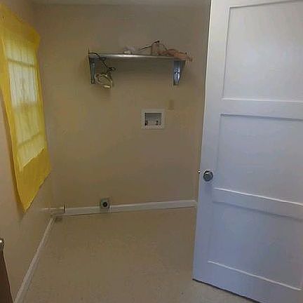 4th image of 1123 Monmouth Way