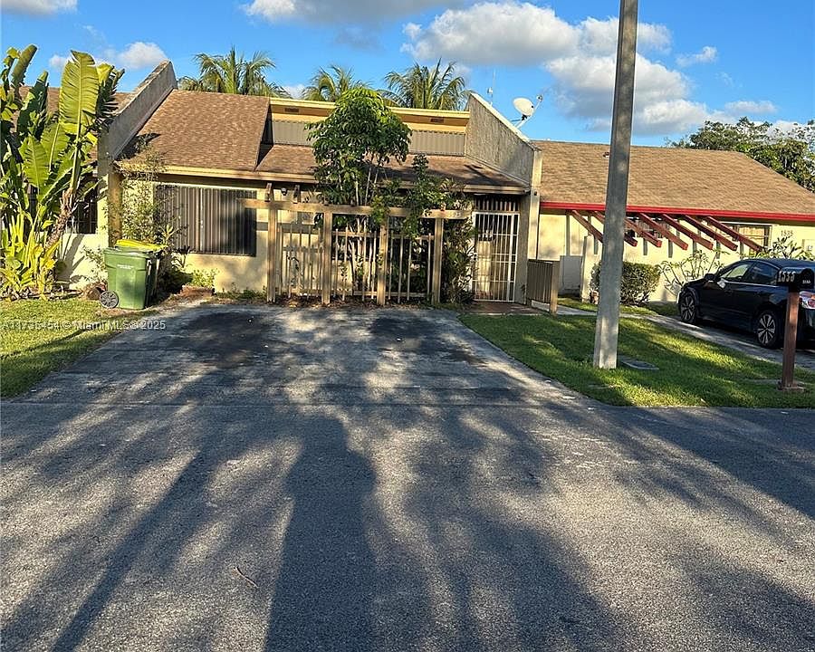 1st image of 1525 Sandpiper Blvd #0