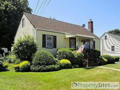 1st image of 32 Willard Ave