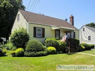 32 Willard Ave, Farmingdale, NY 11735