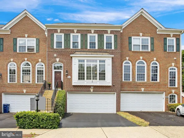 5654 Governors Pond Cir, Alexandria, VA 22310