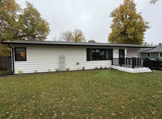 620 21st St NW, Minot, ND 58703