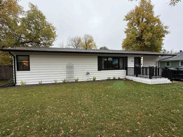 620 21st St NW, Minot, ND 58703
