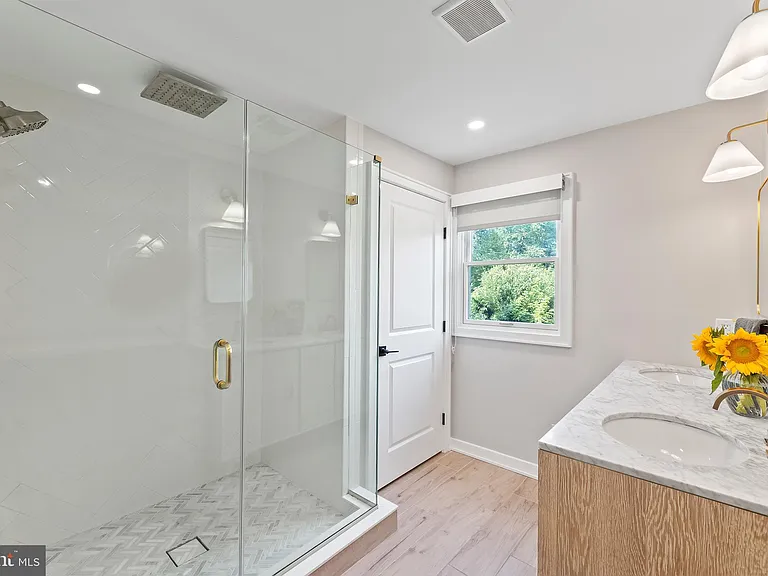 1621 Clearview Ave — Photo 14