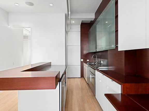 4th image of 14 E 4th St Rm 1117