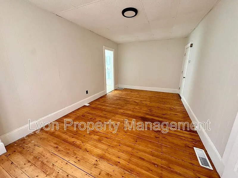 2 bed, 1.0 bath, $1,495 — Photo 3