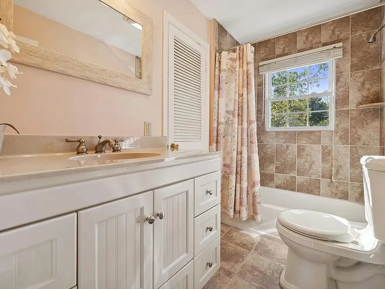 2nd floor bathroom