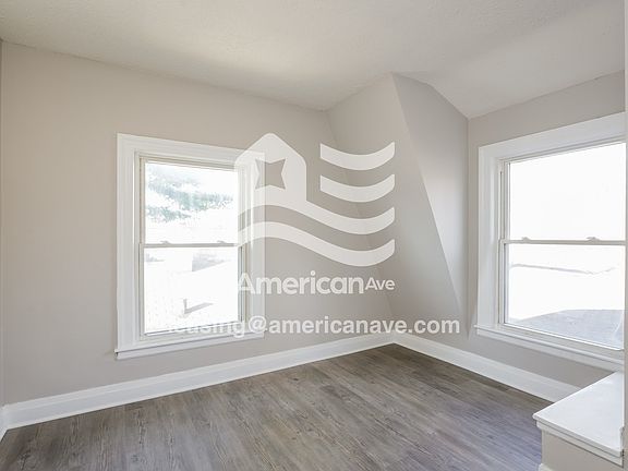 1632631_003_wm_-_living_room_13611057.jpg