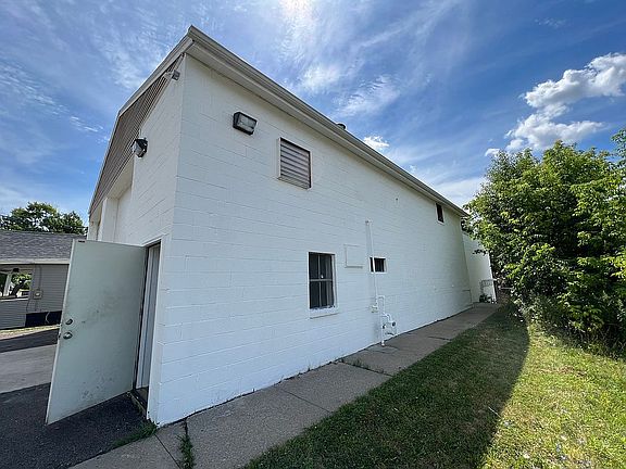 4th image of 3106 Wayne St