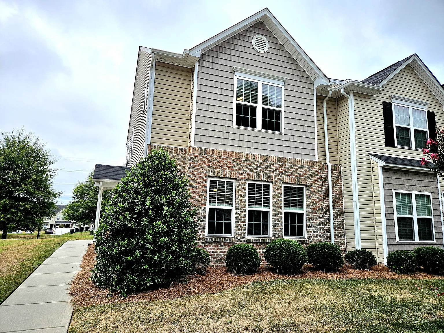 479 Ridgebrooke Dr — Photo 1