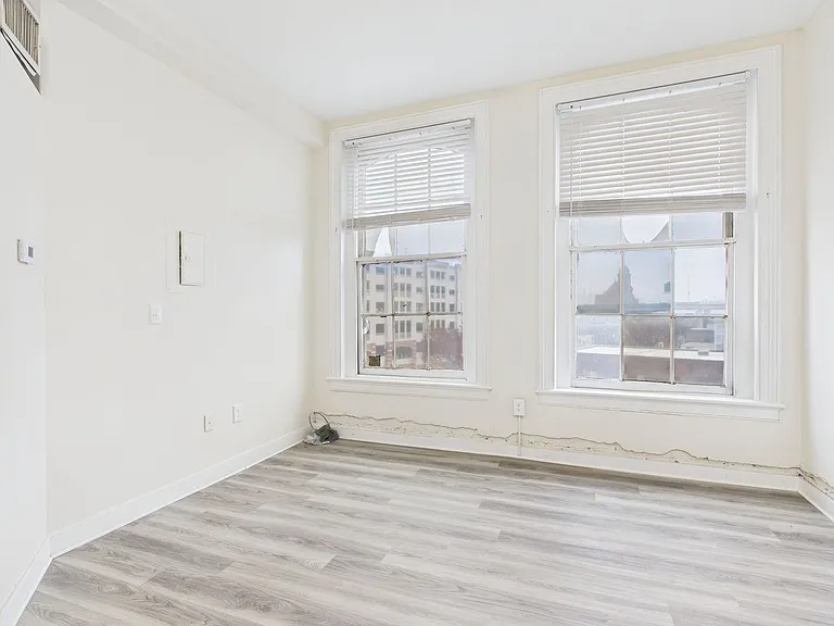 Flats at 14th — Photo 8