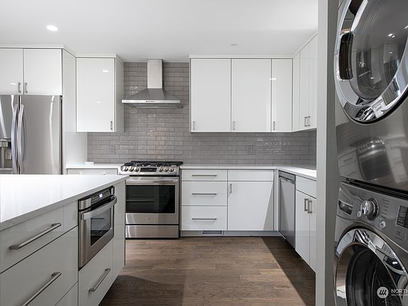 3rd image of 10917 Glen Acres Drive #B