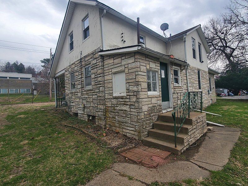1st image of 2760 12th St