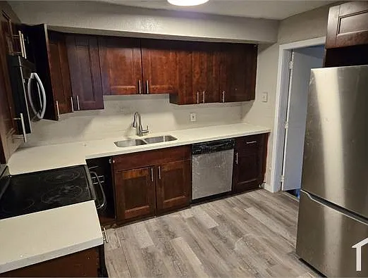 4 bed, 1341 sqft, $3,100 — Photo 2