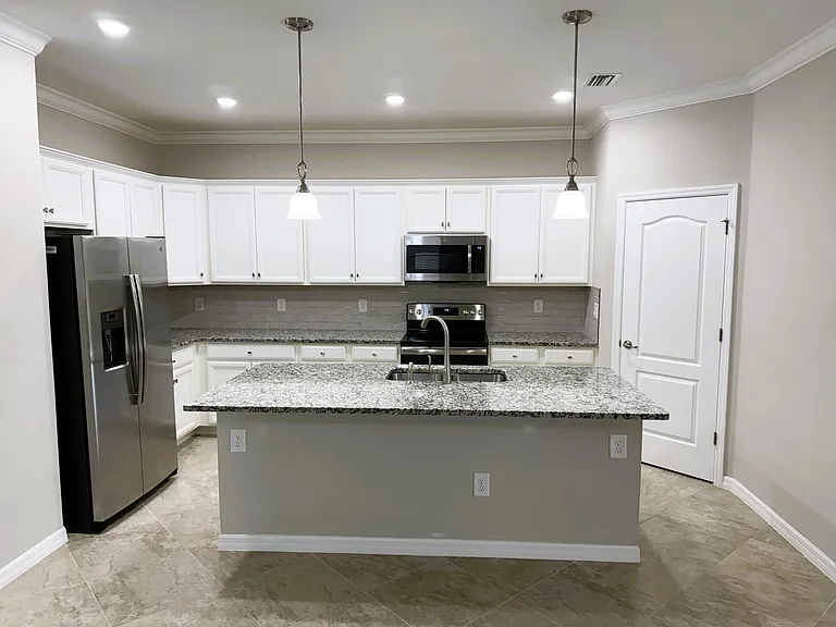 9444 Glenforest Dr — Photo 4
