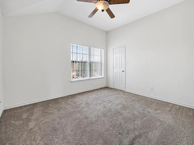 7704 Labrador Dr — Photo 6