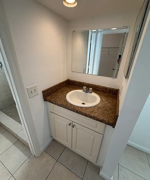 NW 38th Dr — Photo 5
