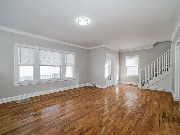1656613_019_living_room_13504730.jpg