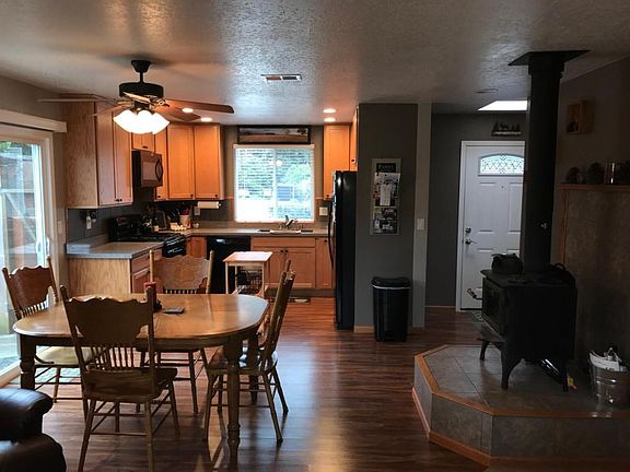 3rd image of 3006 Girard Ct