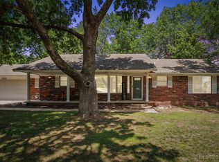 1180 W Country Club Rd, Claremore, OK 74017